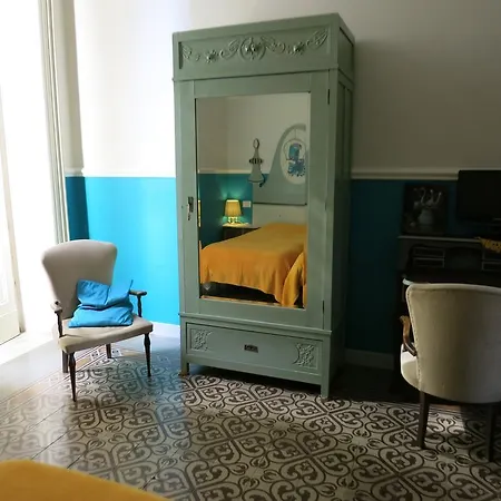 לינה וארוחת בוקר Maison Deco 3*