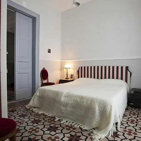 Bed and Breakfast Maison Deco 3*