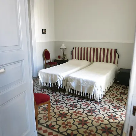 Bed and Breakfast Maison Deco 3*